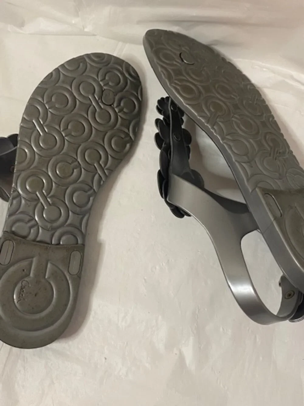 Coach Haylee Silver Gunmetal Flower Jelly Thong Sandals Women's Size 7B